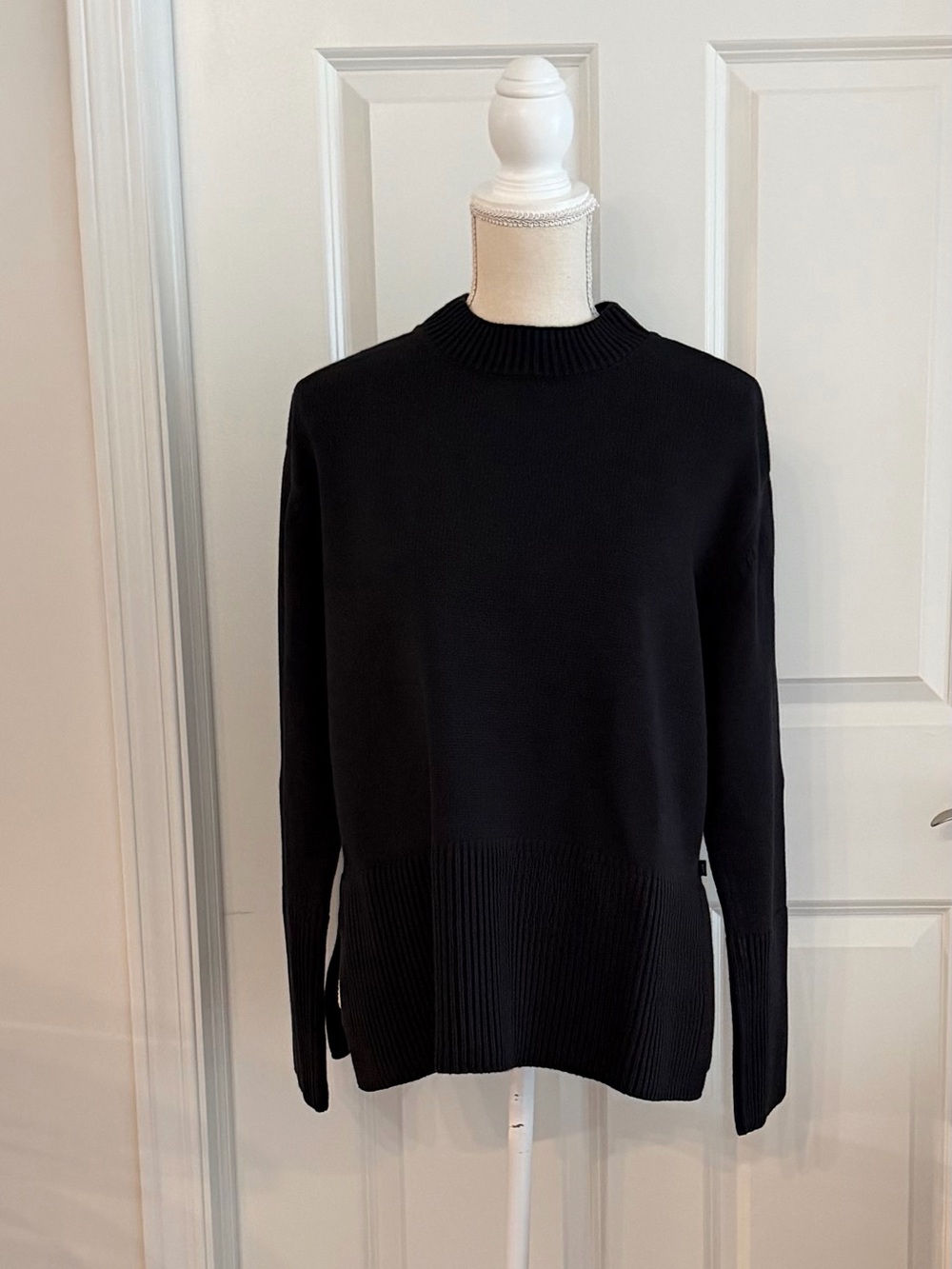GAP BLACK CREWNECK COTTON BOYFRIEND FIT SWEATER - SIZE SMALL